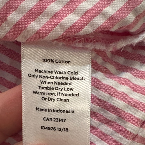 Talbots sleeveless Seersucker Top pink white scalloped hem. Medium EUC cotton - Picture 2 of 6